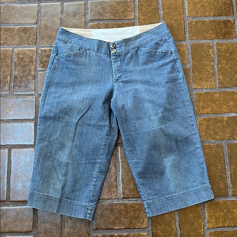 Dockers Medium Wash Midrise Capri Jean